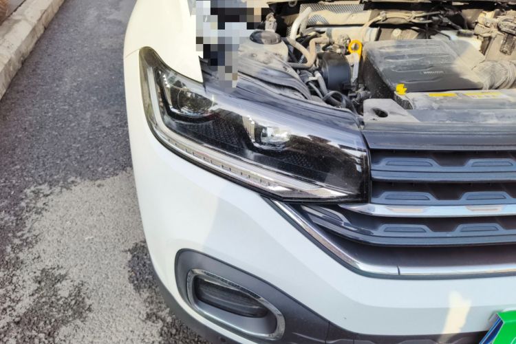 Used Volkswagen Tacqua 2021 1.5L Automatic 30th Anniversary Edition Right Front Headlight