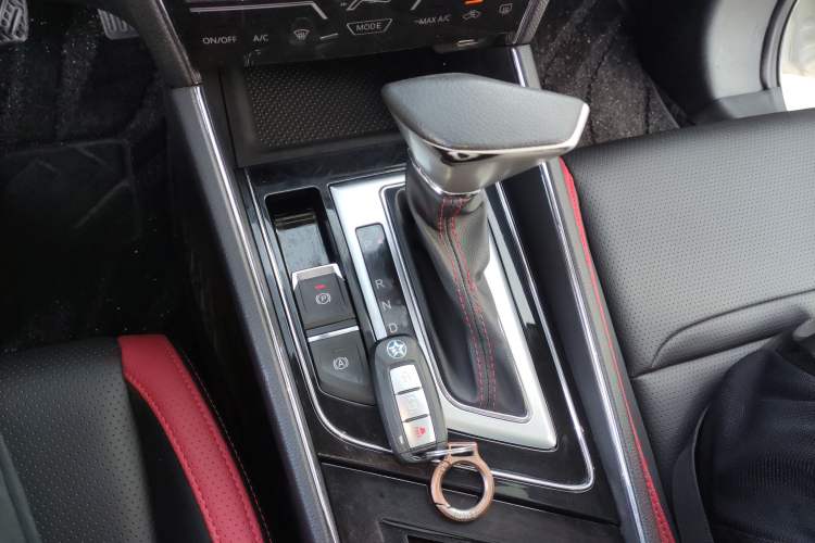 Used Venucia T60 2020 1.6L CVT Smart Drive Version China VI Standard
