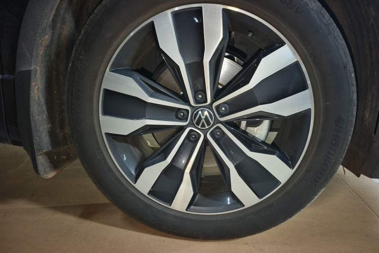 Used Volkswagen Tiguan L 2023 Restyled 330TSI Automatic Two-Wheel Drive R-Line Enhanced Comfort Version