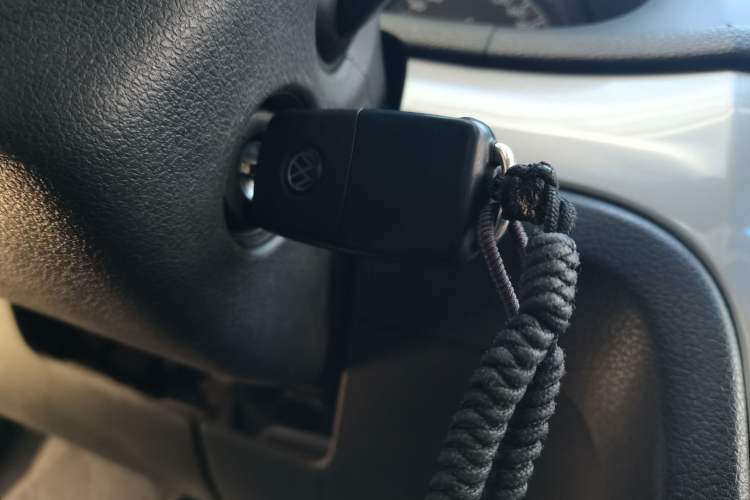 Used Volkswagen Gran Lavida 2013 1.6L Manual Fashion Model
