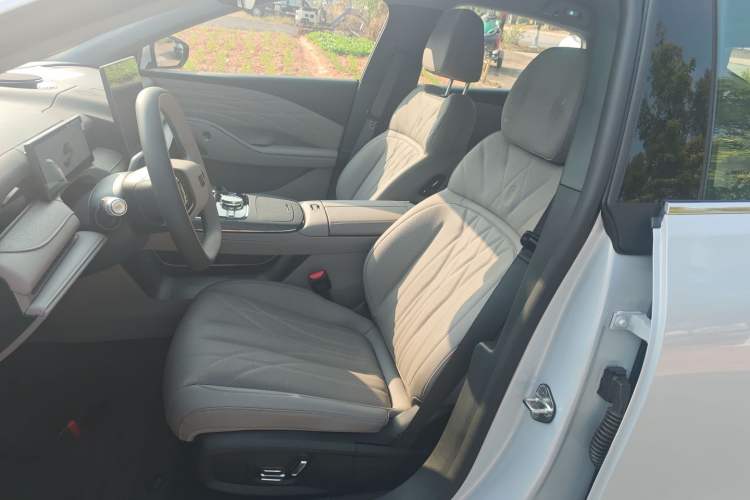 Used Geely Galaxy Galaxy 8 2025 130km EM-i Deluxe Edition
