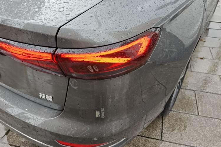 Used Geely Auto Emgrand 2025 4th Generation 1.5L CVT Luxury Version Right Rear Taillight