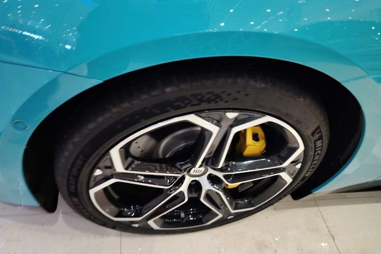 Used Xiaomi Auto SU7 2024 Four-Wheel Drive Ultra-Long Range Advanced Intelligent Driving Max Edition