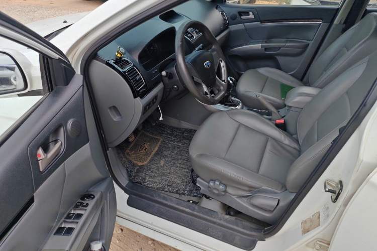 Used Geely Auto Classic Emgrand 2013 Sedan 1.8L Manual Entry-Level CNG Model
