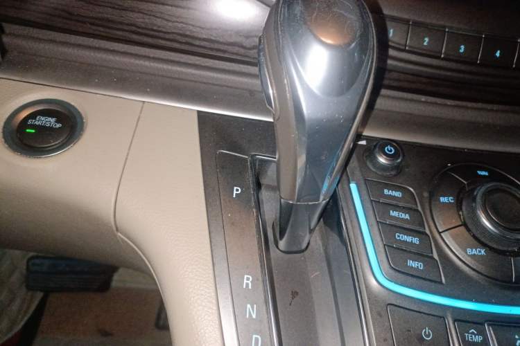 Used Buick GL8 2011 3.0L GT Luxury Business Haoya Edition
