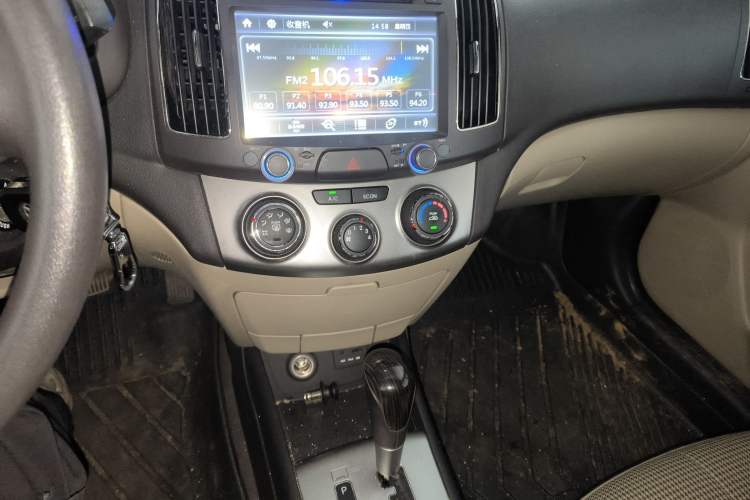 Used Hyundai Celesta 2011 1.6L Automatic Comfort Edition Audio And AC Panel