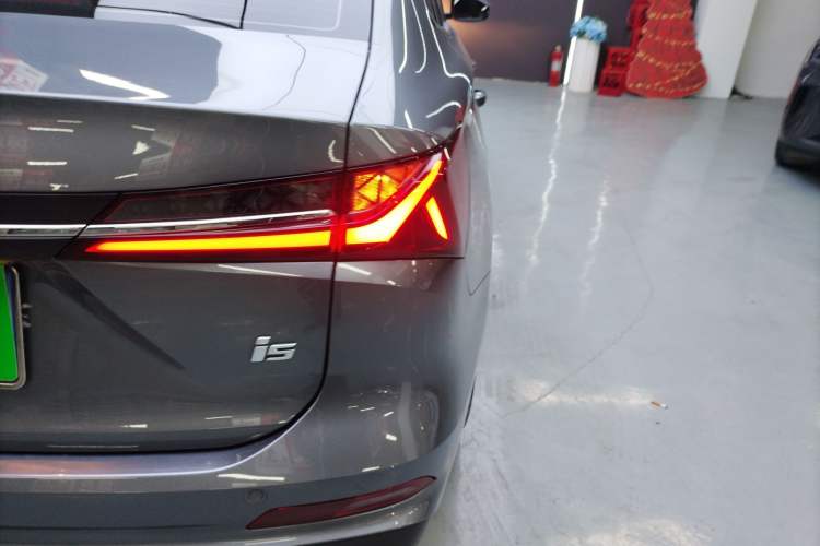 Used Roewe i5 2026 Model 1.5L Manual Comfort Version
