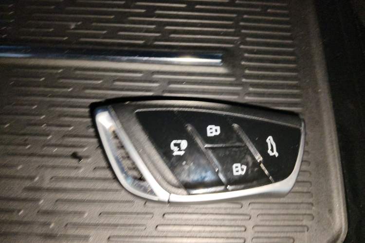 Used SAIC MAXUS G70 2024 2.0T Automatic Luxury Edition 7 Seats