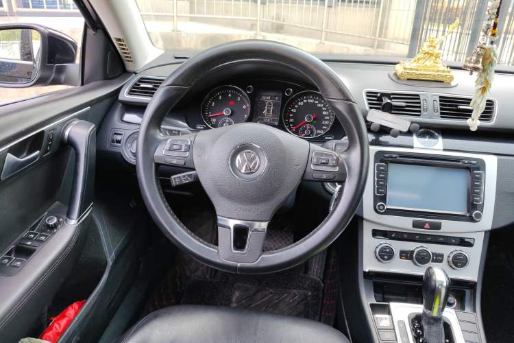 Used Volkswagen Magotan 2012 Revised 1.8TSI Luxury Version Steering Wheel
