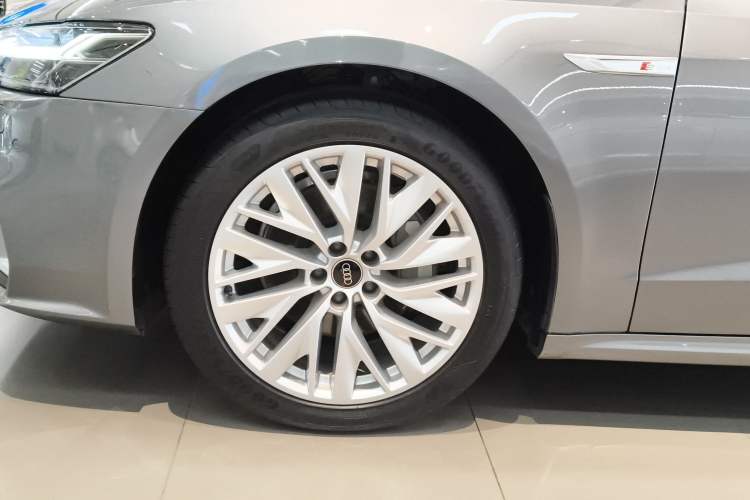 Used Audi A7L 2024 45TFSI S-line Dream-Building Edition Flow Crystal Package
