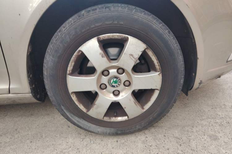 Used Skoda Octavia 2012 1.6L Manual Yijie Edition Right Front Wheel Hub