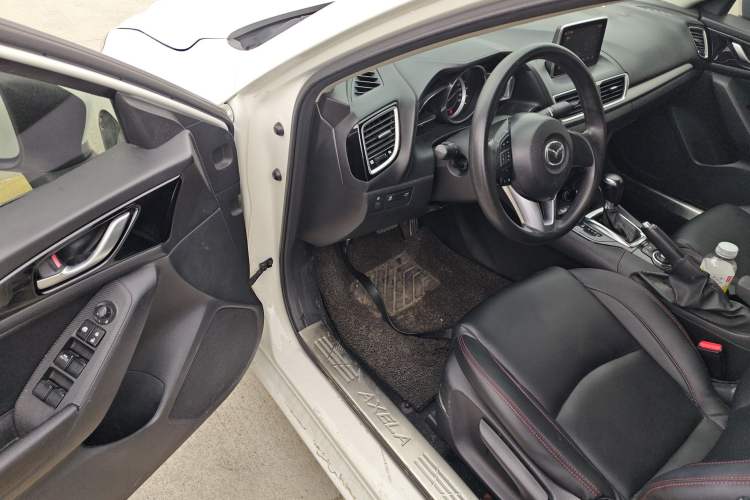 Used Mazda Mazda 3 Axela 2014 Sedan 1.5L Automatic Luxury Model
