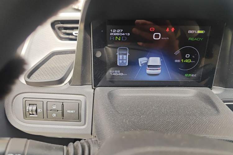 Used Wuling Hongguang MINIEV 2022 Macaron Premium Model – Lithium Iron Phosphate Odometer Close Up