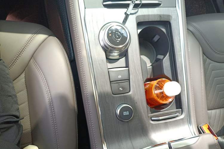 Used Ford Explorer 2024 2.3T EcoBoost Four-Wheel Drive Titanium Edition 7 Seats