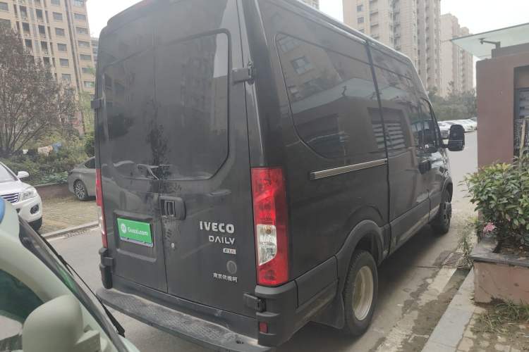 Used Iveco Eurocargo 2021 2.0T Manual Super Rui Long Wheelbase Short Overhang High Roof Side-Sliding Door F1A
