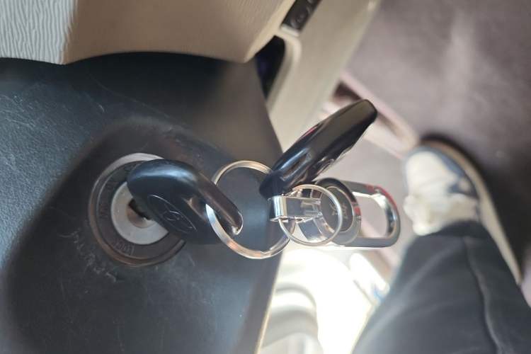 Used Toyota SIENNA 2011 2.7L Two-Wheel-Drive Automatic Trim Vehicle Key