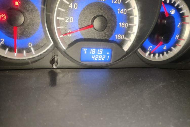 Used Suzuki Wagon R X5 2013 Luxury Edition 1.4L Standard Model Odometer Close Up