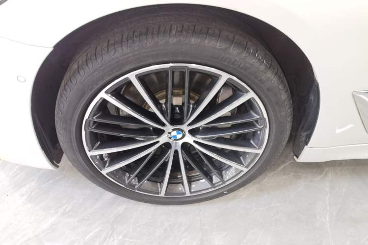 Used BMW 5 Series 2023 530Li Leading Model M Sport Package Left Front Wheel Hub