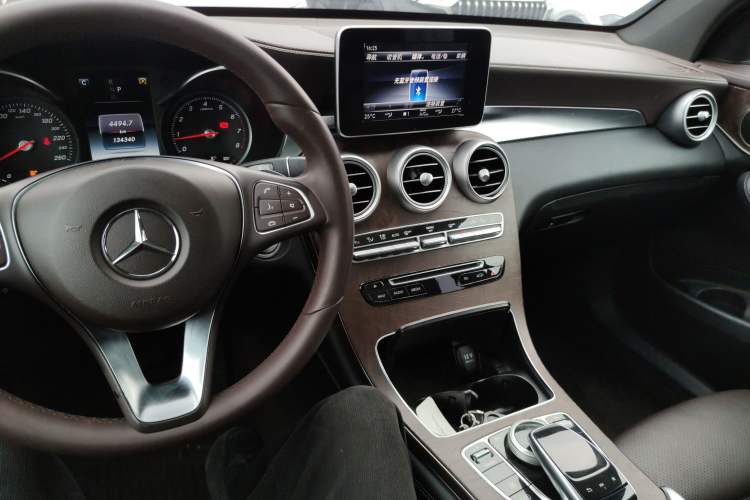 Used Mercedes-Benz GLC 2019 GLC 300 L 4MATIC Dynamic Model Audio And AC Panel