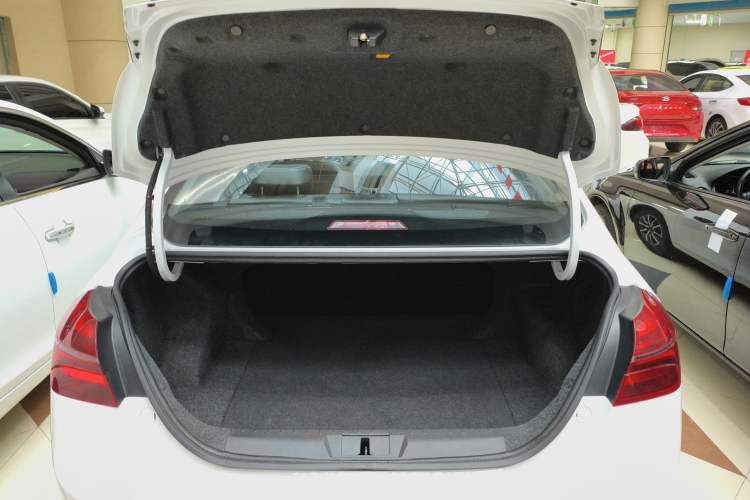 Used Geely Auto Emgrand 2019 Leading Edition 1.5L Manual Luxury Model China VI Standard
