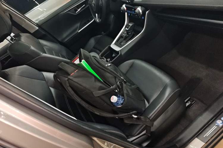 Used Toyota RAV4 2022 2.0L CVT Two-Wheel Drive Fashion Plus Edition Right Front Seat