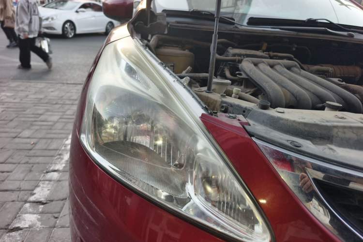 Used Nissan Tiida 2011 1.6L CVT Comfort Model Right Front Headlight