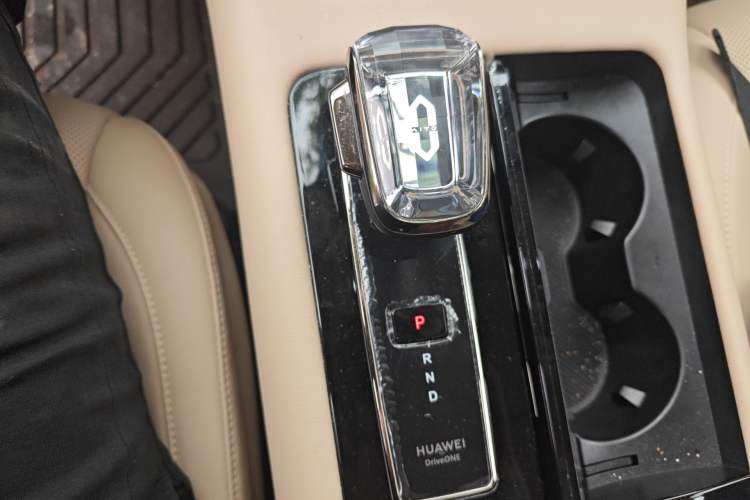 Used Hima AITO M7 2024 1.5T Intelligent Driving 4WD Max Edition 5 Seats Gear Lever