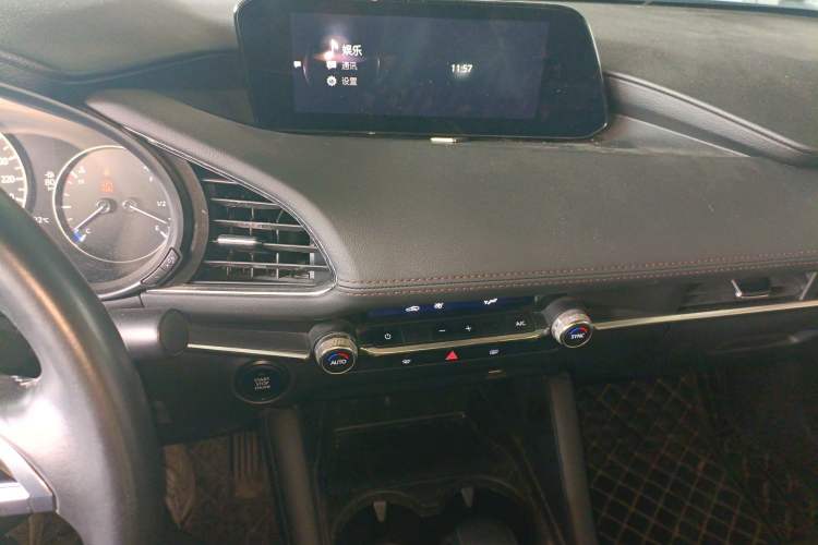Used Mazda 3 Axela 2020 2.0L Automatic ZhiXuan Edition Audio And AC Panel