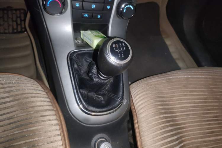 Used Chevrolet Cruze 2014 1.6L SL Millionth Anniversary Edition MT Gear Lever