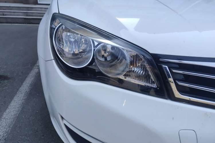 Used Roewe 350 2015 1.5L Automatic Luxury Sunroof Edition
