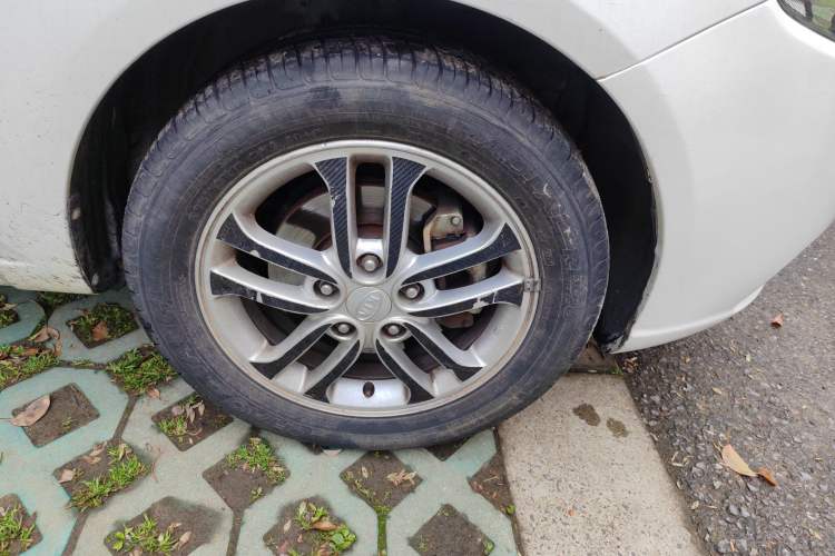 Used Kia Forte 2011 1.6L AT Premium Right Front Wheel Hub