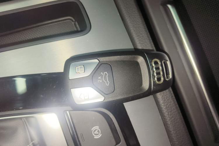 Used Audi Q5L 2022 40T Fashionable and Dynamic Model Vehicle Key