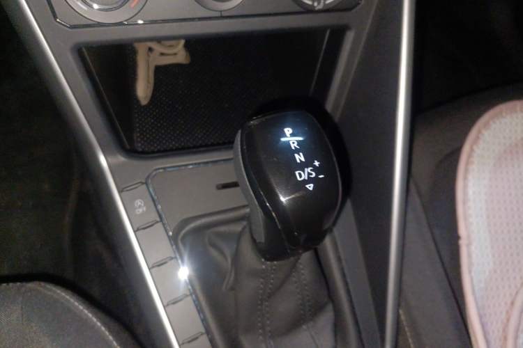 Used Volkswagen Polo 2023 Plus 1.5L Automatic Enjoy-the-Moment Edition Gear Lever