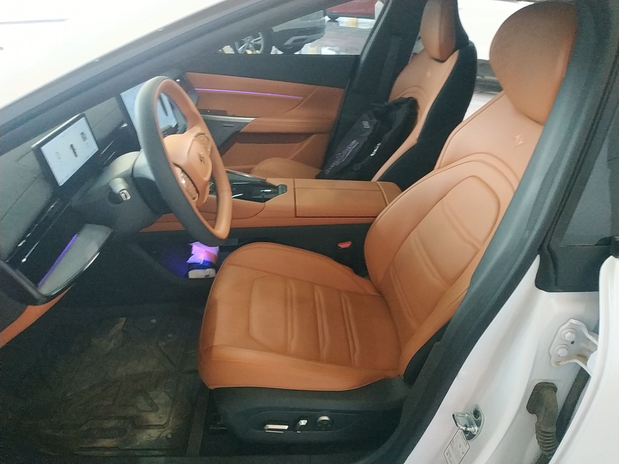 Переднее сиденье в автомобиле