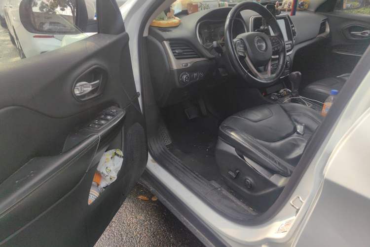 Used Jeep Cherokee 2014 2.4L Luxury Edition