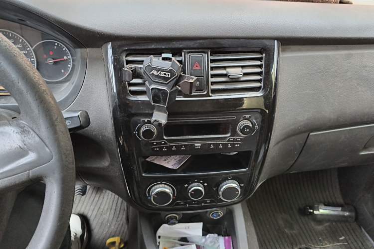 Used Wuling Rongguang V 2016 1.5L Standard Version
