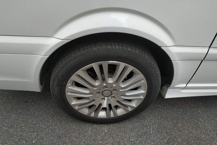 Used Mercedes-Benz Viano 2014 3.5L Premier Edition Right Rear Wheel Hub