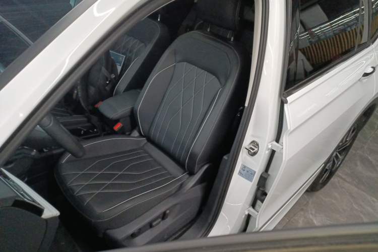 Used Volkswagen Tiguan L 2024 Outstanding Model 330TSI Automatic Two-Wheel Drive R-Line Dragon Glory Edition