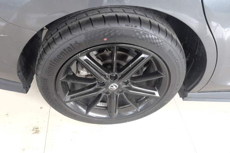 Used CHANGAN UNI-V 2022 1.5T Prestige Version Right Rear Wheel Hub