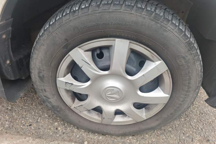 Used BAIC Weiwang M30 2015 1.5L Basic Version DAM15 Right Front Wheel Hub