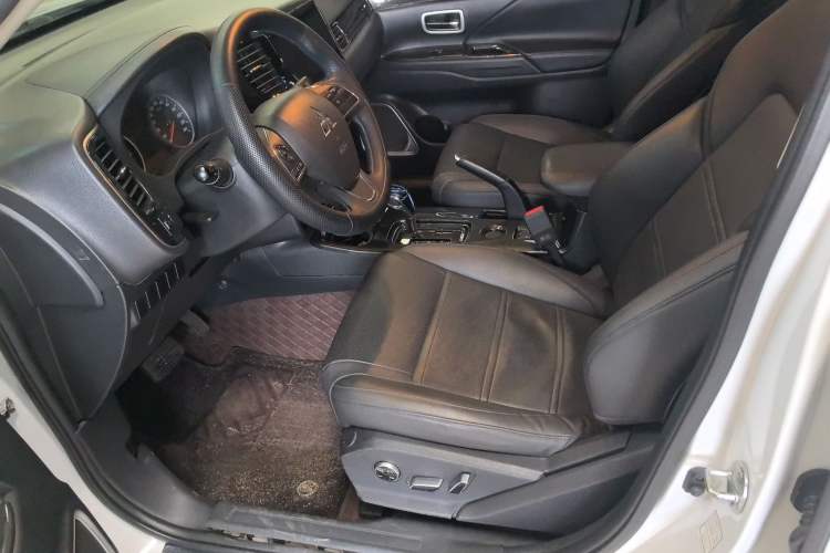 Used Mitsubishi Outlander 2018 2.0L Two-Wheel Drive Glory Edition 5 Seats