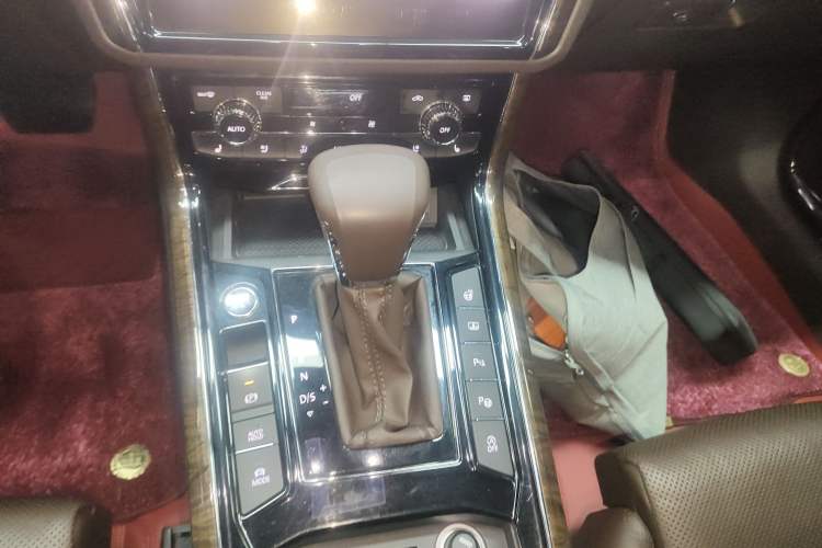 Used Volkswagen Phideon 2018 Revised Version 380TSI Two-Wheel-Drive Flagship Edition