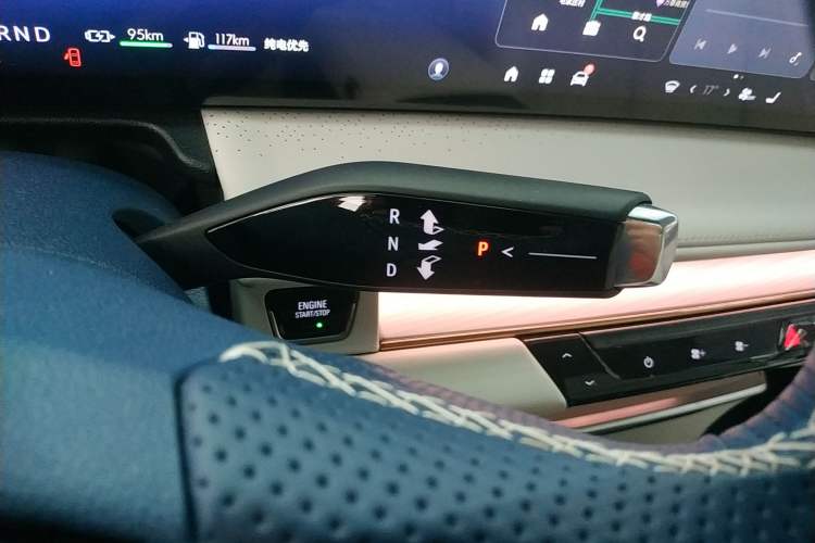 Used Buick GL8 New Energy 2024 Lu Zun Luxury Edition 7-Seater Gear Lever