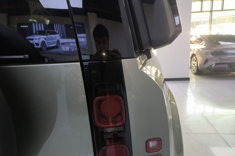 Used Land Rover Defender 2021 90 P400 Classic Reproduction Edition