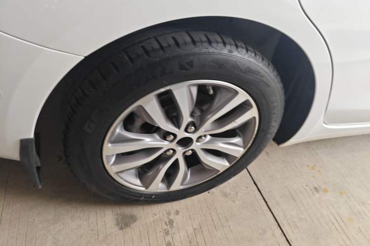 Used Buick GT 2019 18T Automatic Connected Elite Model China V Standard Right Rear Wheel Hub