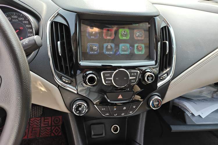 Used Chevrolet Cruze 2015 1.5L Automatic Luxury Edition Audio And AC Panel