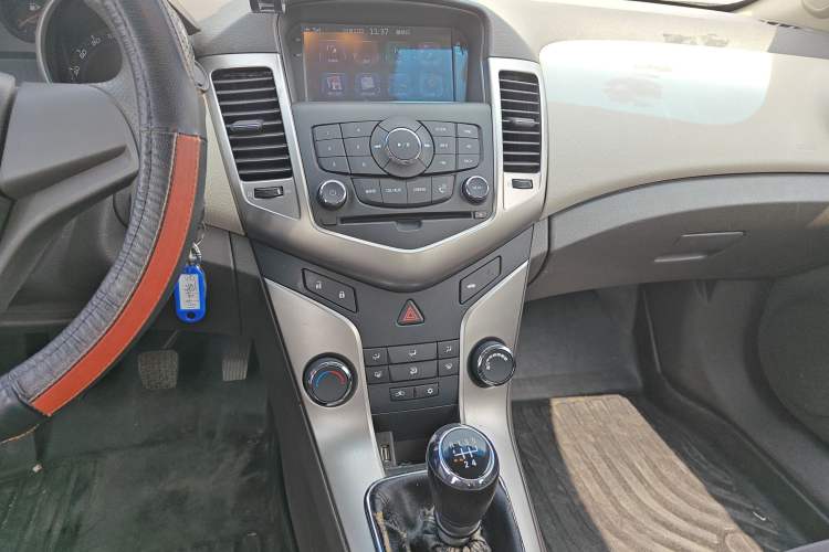 Used Chevrolet Cruze 2015 1.5L Classic SL MT
