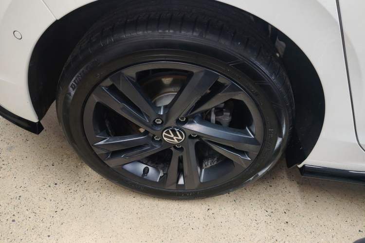 Used Volkswagen Golf 2023 Facelift 280TSI DSG R-Line Right Rear Wheel Hub