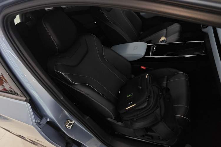 Used Volkswagen ID.4 X 2025 Smart Version Pure & Intelligent Enjoyment Edition Right Front Seat