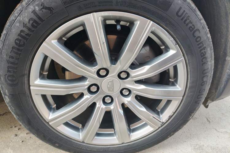 Used Cadillac XT4 2022 28T Two-Wheel Drive Prestige Version Right Front Wheel Hub